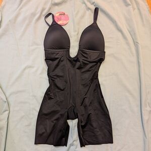 NWT SPANX Suit Your Fancy Bodysuit